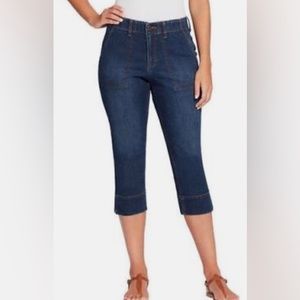 Gloria Vanderbilt Cropped style jeans in fabulous condition! Size 18
